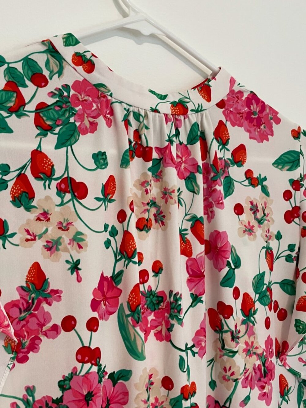 ANN TAYLOR Floral Mixed Media Ruffle Sleeve Tie Neck Shell Top White Strawberry - Picture 15 of 16